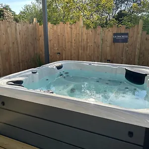 Appartement Studio&spa La Discrète, Saint-Évarzec